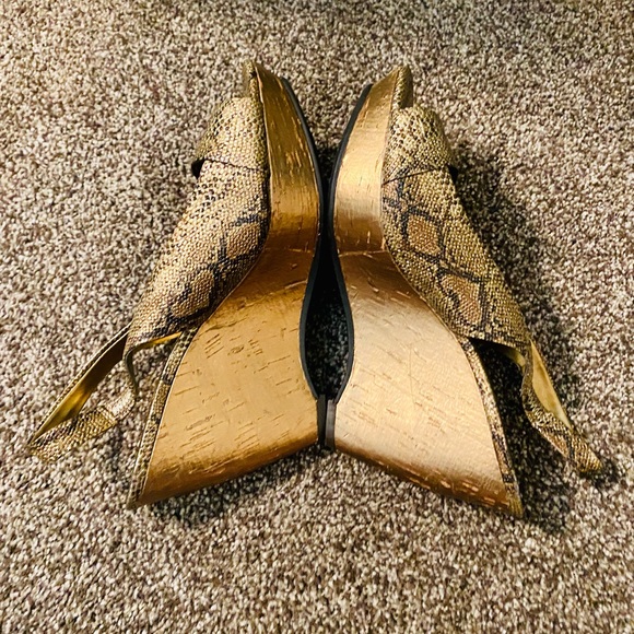 NEW! Anne Klein Fortuna Bronze Snake Print Platform Wedge Sandals - Picture 7 of 16
